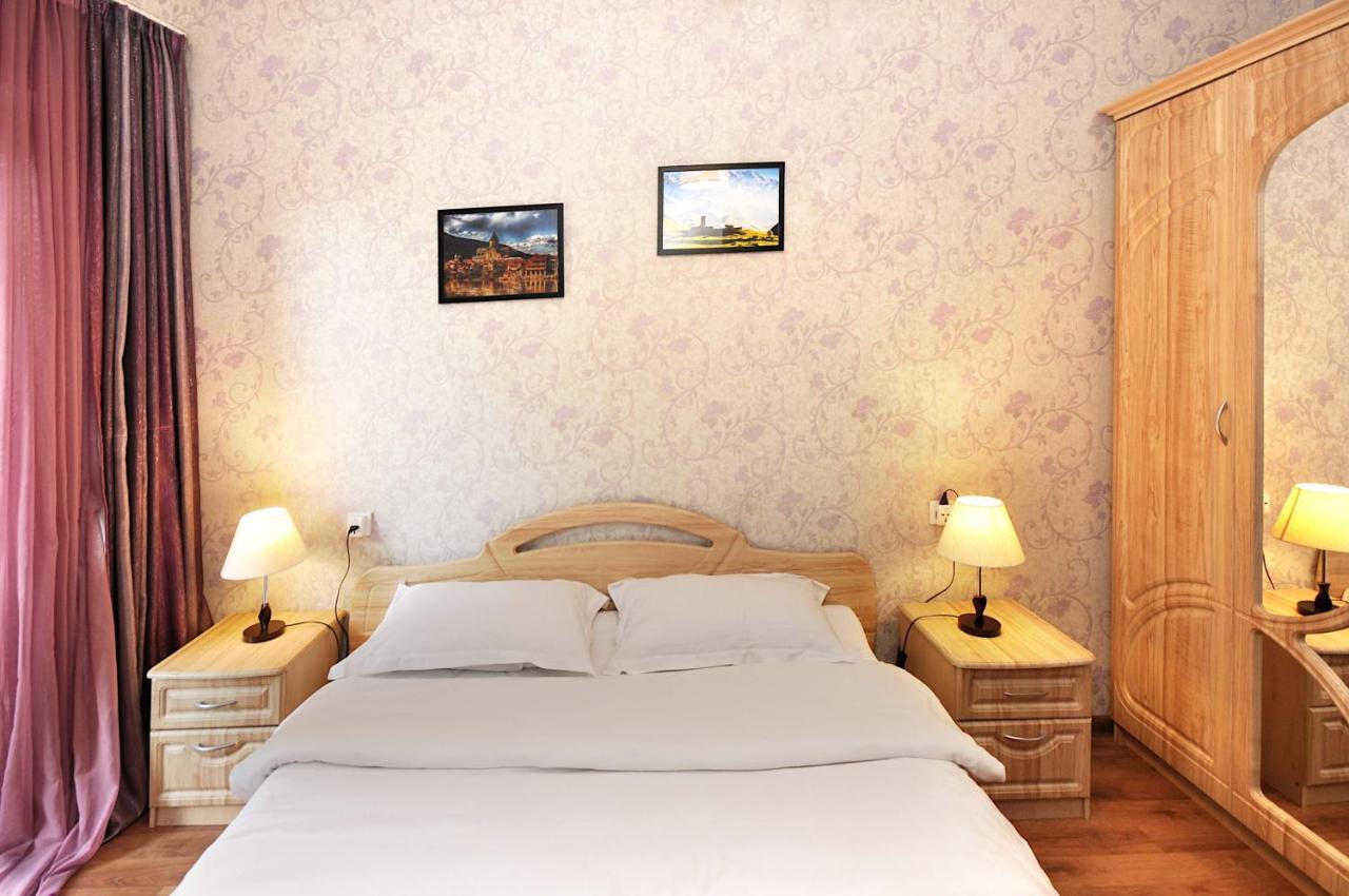 Apartment Art Django Old Avlabari Tbilisi Luaran gambar